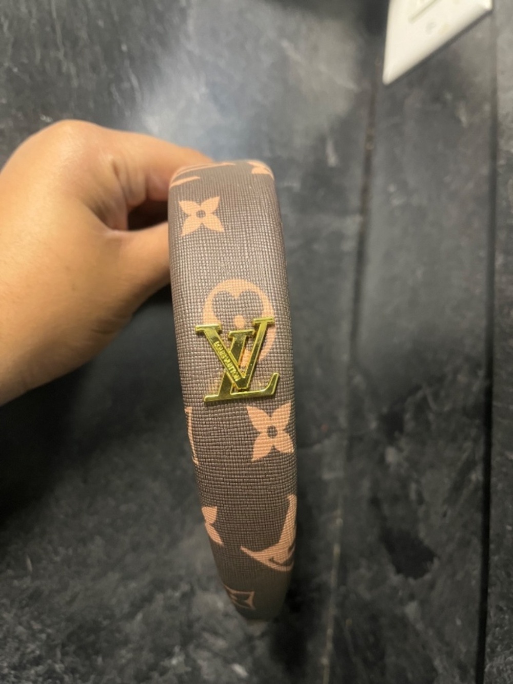 Headband with Gold emblem (1) - Picture 4 of 5